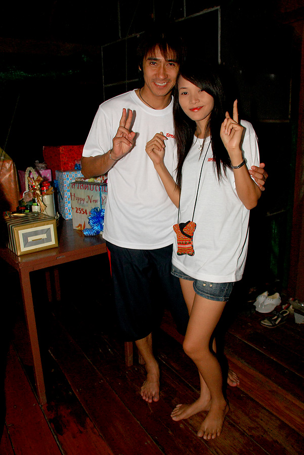 อ้ะ...ไม่ได้เลยนะ คุณครูเอ๋  ยืนเหล่ ๆ อยู่แป๊บเดียว...
โดดเข้ามาแจมในเฟรมซะงั้น
 :grin: :grin: :g