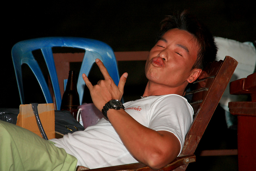 จาหลับไปก้อไม่หลับ...หันมายิ้มสู้กล้องได้อีก
 :grin: :grin: :grin: 
