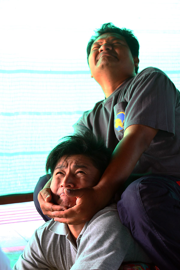 หักคอไอ่เสือ  :laughing: :laughing: :laughing: