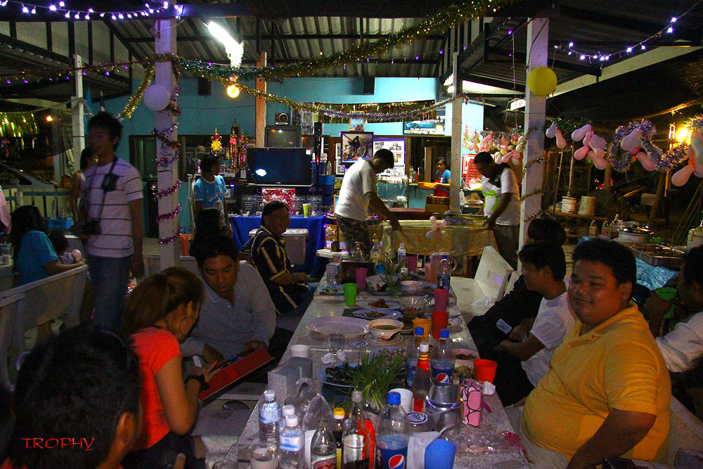 วันนี้บรรยากาศครึกครื้นเป็นกันเองมากๆ ครับ ไปร่วมงานแล้วมีความสุขมากๆ  :smile: