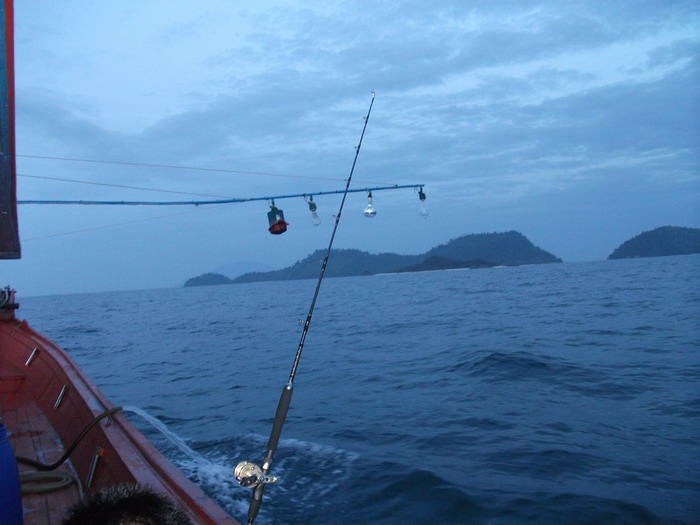  :grin:มาสว่างที่เกาะกลาง...