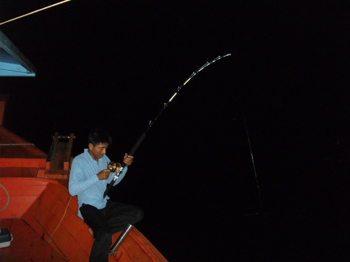 เปลี่ยนใหม่...สายรอก80สายหน้า120เท่าที่มีอยู่บนเรือ...ไต๋เอาเองเลยงานนี้....