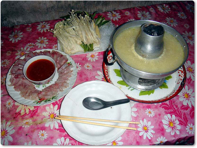 

..... :umh:......หม่ำกันเลยครับ น้าๆๆๆๆๆ.....น้ำกำลังเดือดเลยจ้า..... :umh:.......