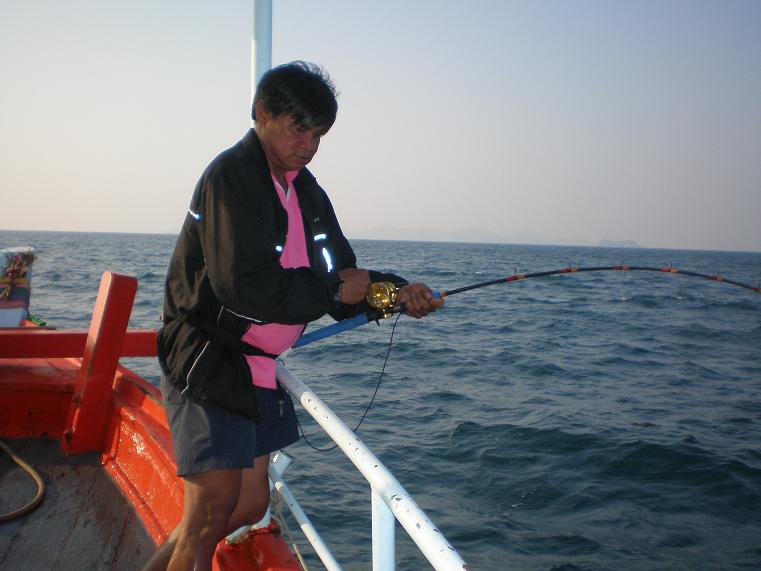  [b]หัวเรือปลากินอีกแล้วครับ[/b]   :talk: :talk: :ta