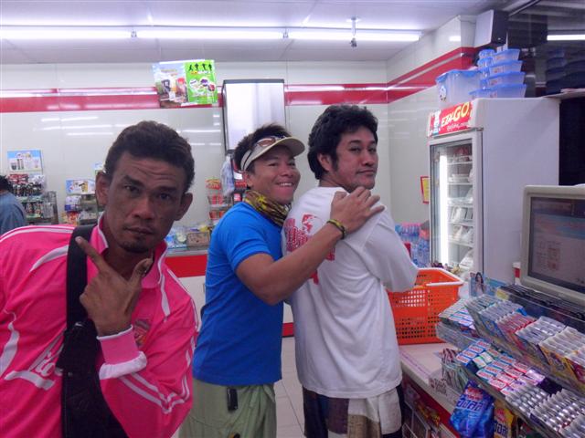 แต่สามคนนี้....มาไง(เล่นกล้องซะด้วย) :cool: :cool: :cool: :cool: :cool: :cool: :cool: :cool: :cool: 