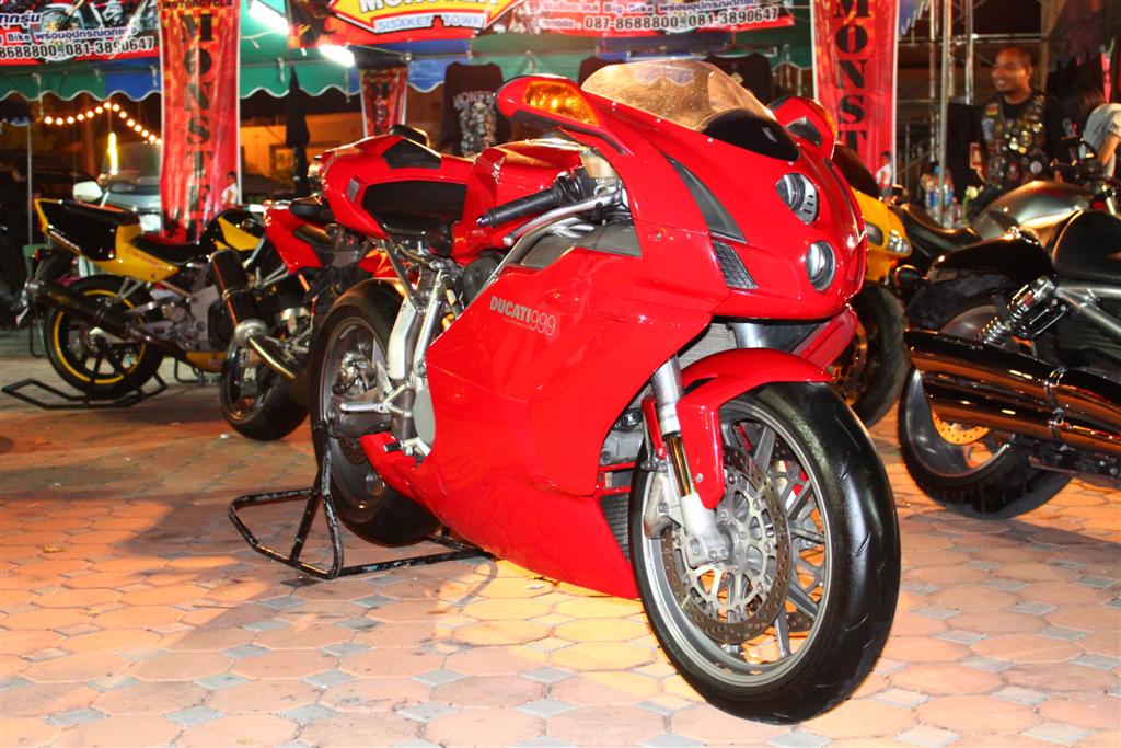 เจ้า DUCATI 999คันนี้ใครๆก็อย่าถ่ายรูปครับ (เพราะไรหรือ) :cheer: :cheer: :cheer: