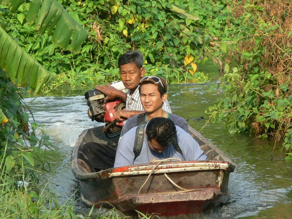 มาแว้ว.....เรือลำสุดท้าย

รอบนี้นั่งสบาย เพราะเหลือกัน 2 คน

นำโดย หมูหวานขี้เมา กับ......สุดหล่