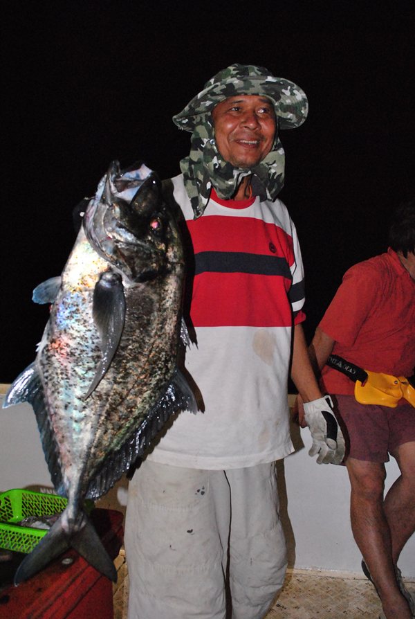 ด้านหัวเรือก้เเอบไปเอาเจ้านี้ขึ้นมา  :ohh: