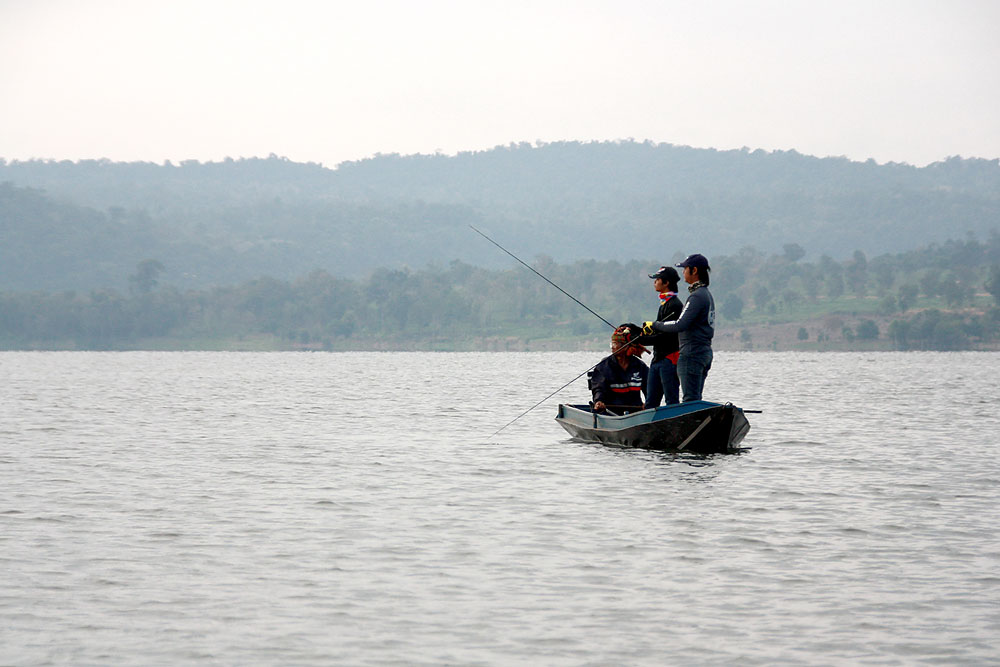 เรืออีกลำเป็นของท่านต้น ผู้พิพากษาที่รักการตกปลาพอๆกันกับเรา
แต่เสียดายผมกับน้าเวปกำลังจะเข้าไปทักท