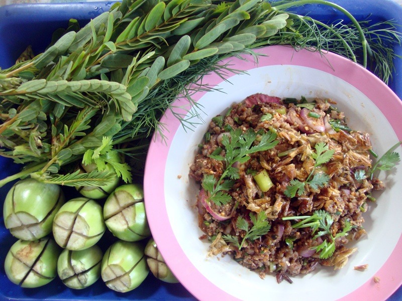 [center][b]ปลาสดๆ ตกได้เมื่อกี้

กับผักสดๆ
