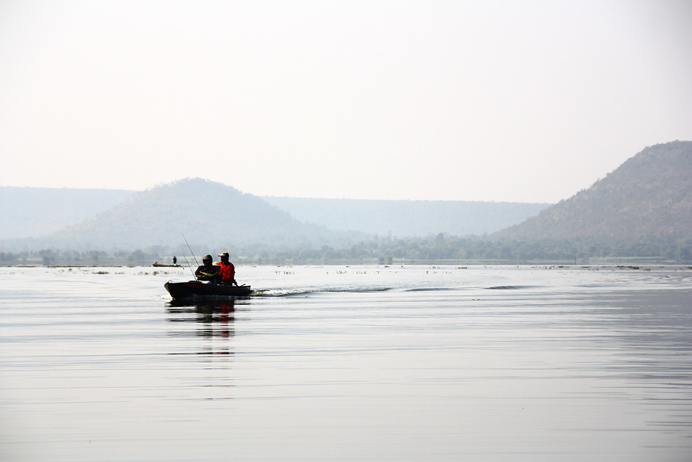 เรือพี่ภพผ่านมาพอดี
 :love:
