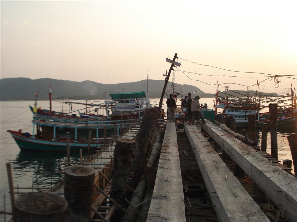 สะพานเจ้ตู่กำลังปรับปรุงใหม่ครับ