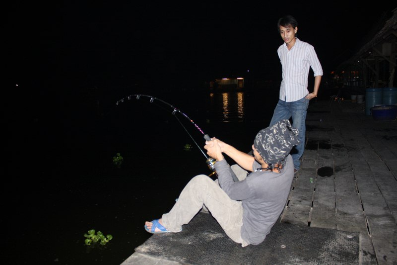 เอ๊า พี่ยงโดนเเล้ว เวนละเหลือตรูคนเดียวนะเนี่ยย ไอ้คนที่อยากที่สุดได้เเต่ถ่ายรูป เฮ้ออออ :laughing: 