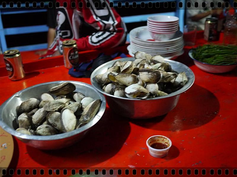  [b]" หอยตกบันได หรือหอยบิด..เวลากินต้องบิดหอย..โอ้ย..อร่อยมากดันมีขายแต่ที่แสมสารซะงั้น "[/b]

