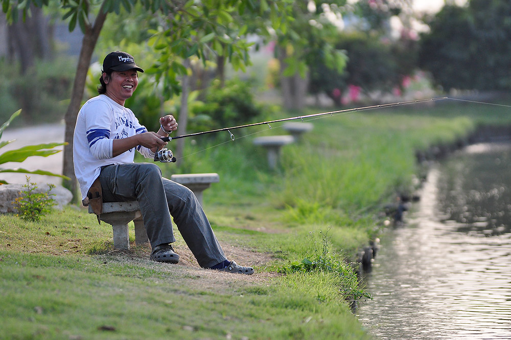 
คนนี้ก็เทพครับ  ลุงชวนอรุณฯ ..............เทพอุปกรณ์   :laughing: :laughing: :laughing: :laughing: