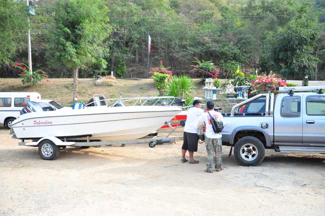 เตรียมเอาเรือลงกันแล้ว