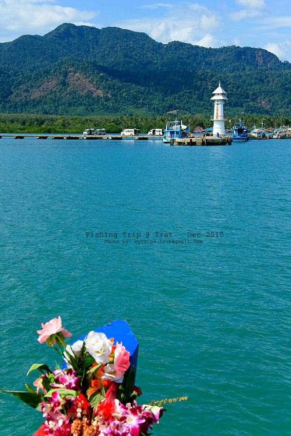 ขออันเชิญแม่ย่านางเรือ มาเป็น foreground ระหว่างหัวเรือ...มุ่งหน้าสู่ประภาคารให้ผมหน่อยนะครับ  :blus