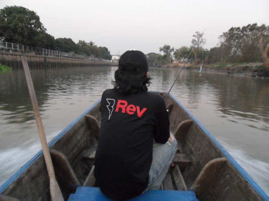 ไม่พูดพร่ำทำเพลง ลงเรือกันโล้ด
 :grin: