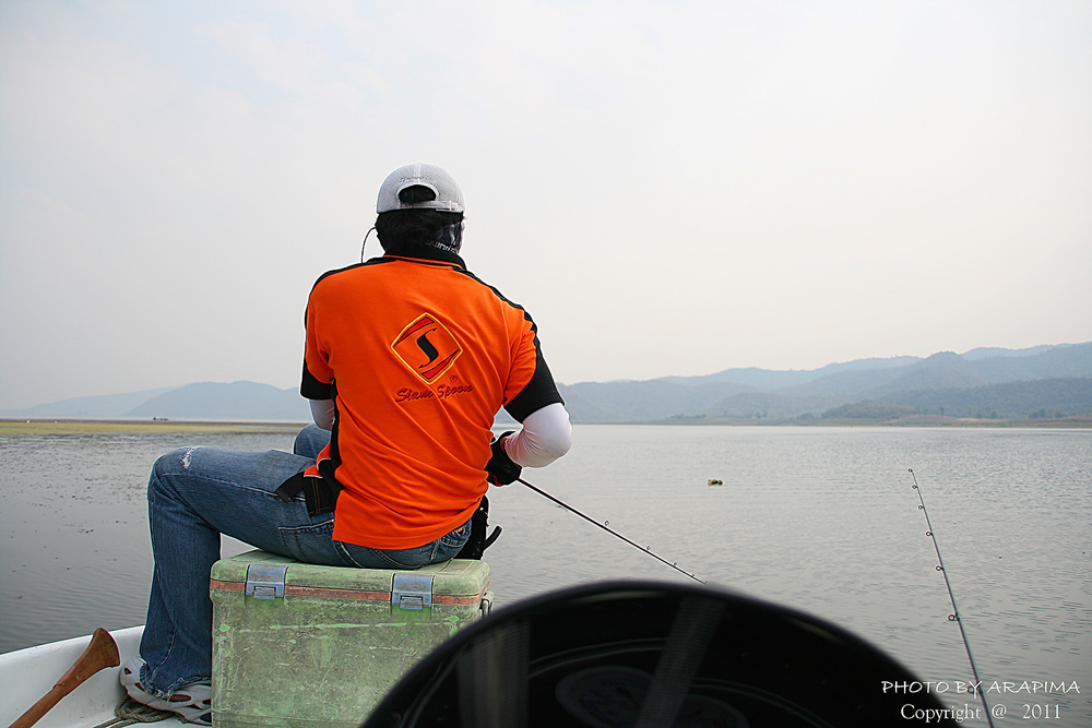 
 :grin: :grin:  อีเพ่โปรน้ำเห็นผมอยู่หัวเรือ...........แล้วปลากัดดี..........
คุณเพ่เค้าเลยยึดทำเ