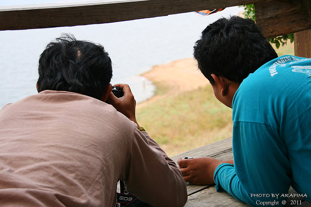 
 :grin: :grin:  เน้นๆ...............รอเป้าหมายเข้าระยะยิง   :laughing: :laughing:



