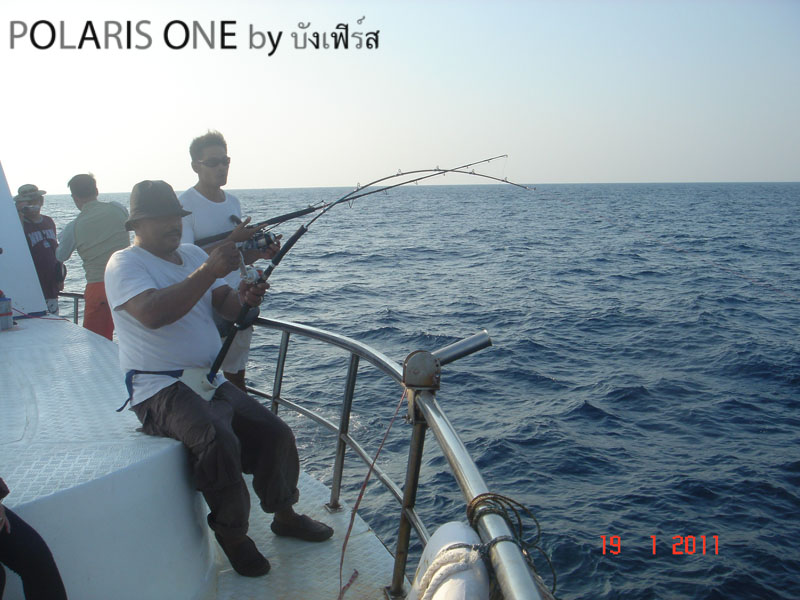 ภาพสุดท้าย ก่อนที่มันจะลากไปท้ายเรืออีกรอบ น้าศักดิ์เดินตามไม่ทัน สายบาดท้องเรือขาดไป พร้อมกับกะโดดโ
