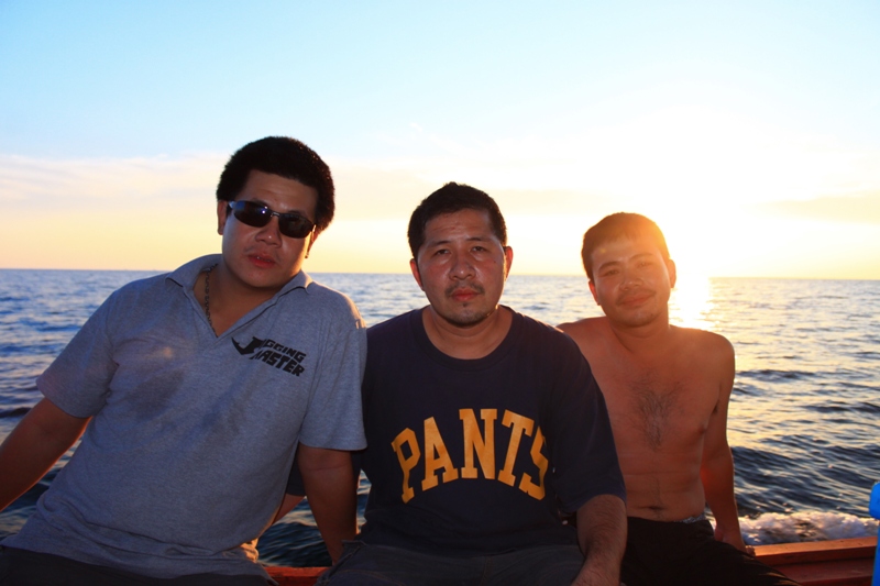 จากซ้ายไปขวาครับ

น้าหนุ่ยหาดใหญ่ ผู้จัดการทริป น้าชาญ bb gun น้าเหน่ง หาดใหญ่ครับ

 :cool: :coo