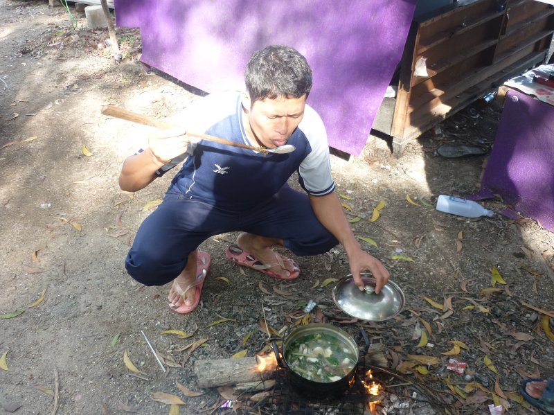 


ชิมซะหน่อย..............โอเคอร่อยแล้ว........อ้าวมายกไปได้เลย.........(ต้มยำไก่ข้างบ้าน)......