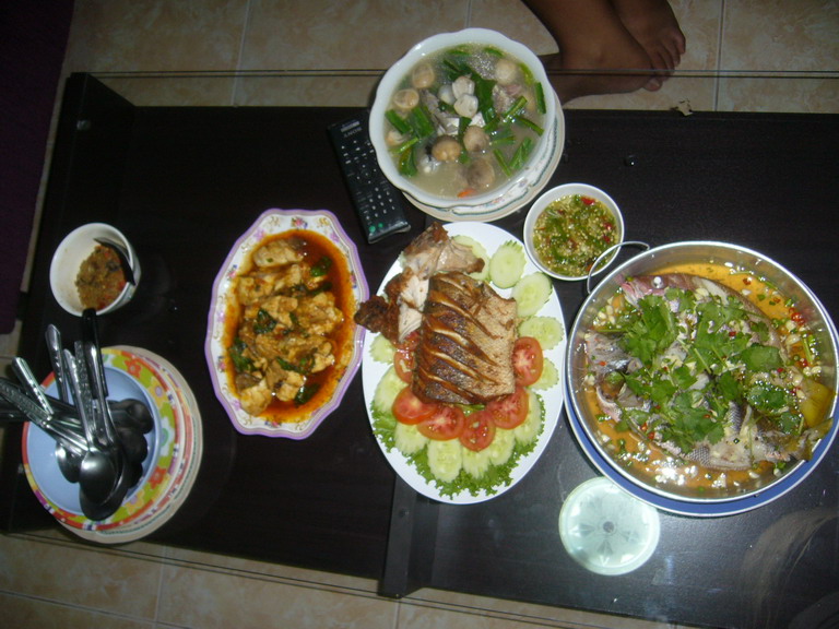 และอีกสองเมนู ต้มยำหัวปลาไอ้จี๊ ส่