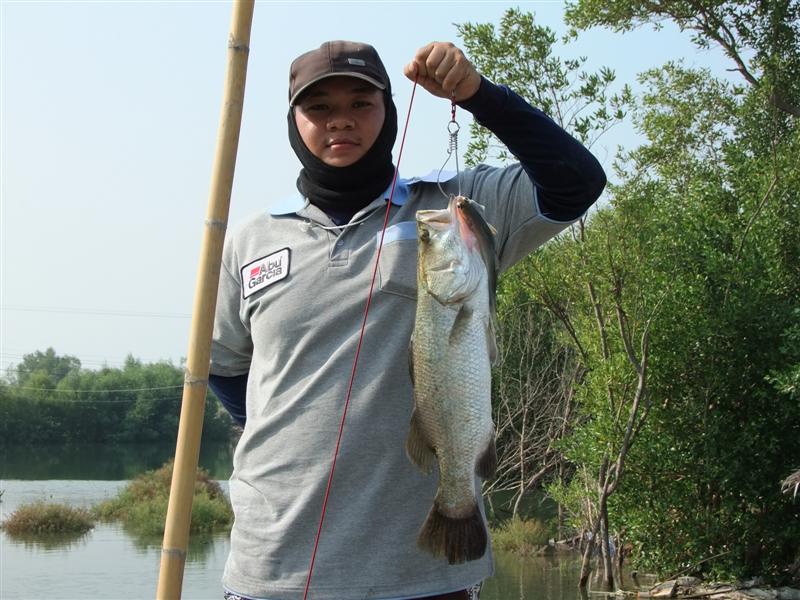 นี่ก็อีกคนครับ น้าต้น เรือใหญ่ หล่อไปอีกคนแล้วครับ  :cool: :cool: :cool: :cool: :cool: :cool: :cool: