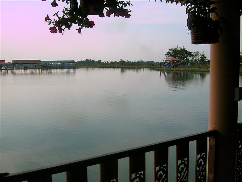 

เริ่มเดินทางตอนแปดโมงเช้านิด จาก