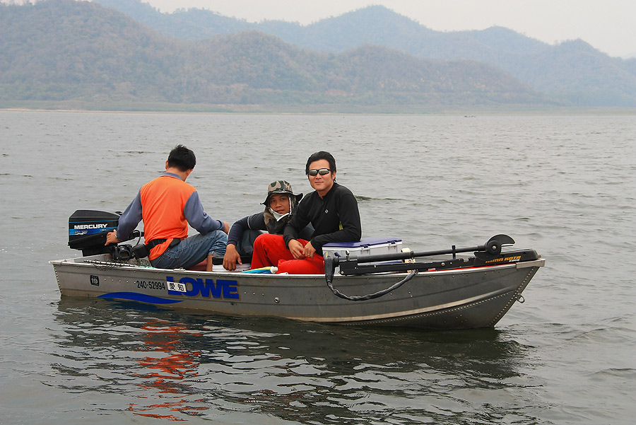 เรือหลายลำ ลำนี้เรืออลูฯ ของน้าซ้ง
 :smile: :smile: :smile: