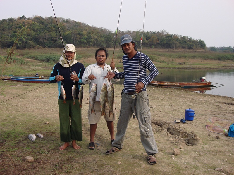 สามทหารเสือ....เล่นเอาปลาไซด์สองโลเล็กไปเลย
 :laughing: :laughing: :laughing: