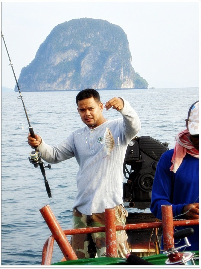  [b]ช่างใบประจำที่ท้ายเรือก็..ได้มาไม