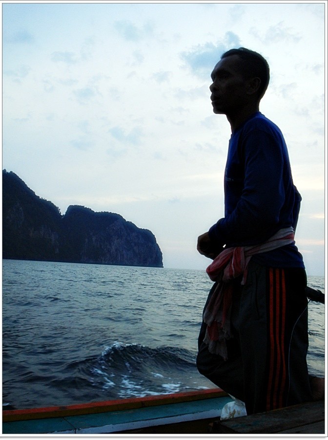  [b]บังสีหนั่น!! ครั้งแรกบนเรือลำนี้ บอกได้อย่างสนิทปากว่า.."ชัดเจน แน่นอน..ของแท้"

บุคลิกไม่ชอ