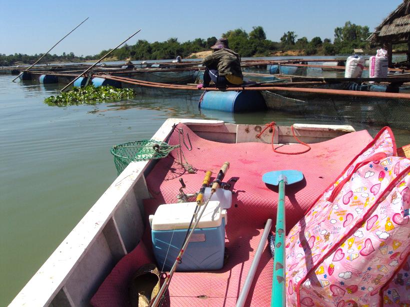 +++เอาเรือออกเตียมย้าย  จะย้ายอยู่แล้วยังไม่ยอมมาลงเรืออีก กำลังลุ้นอีกตัว :think: :think: :think: :