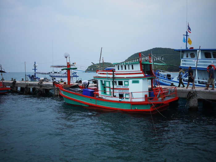 เรืลำใหม่ ใต๋แจ้ ขอบอกว่าสียังไม่แห้งดีเลย5555 สียังติดหัวใต๋แจ้เลยครับ 