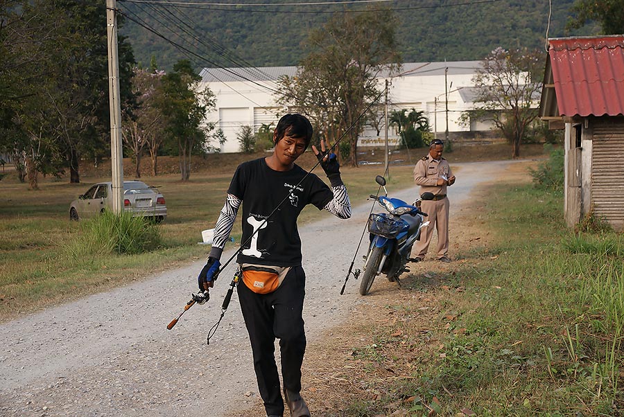 น้าเอก ยังสู้ หาตัวที่สองก็ได้
 :cool:
 :cool:
 :cool:
 :cool:
 :cool: