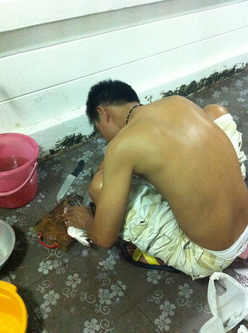 ใครทำปลา  ดูเอาเองว่าเป็นใคร