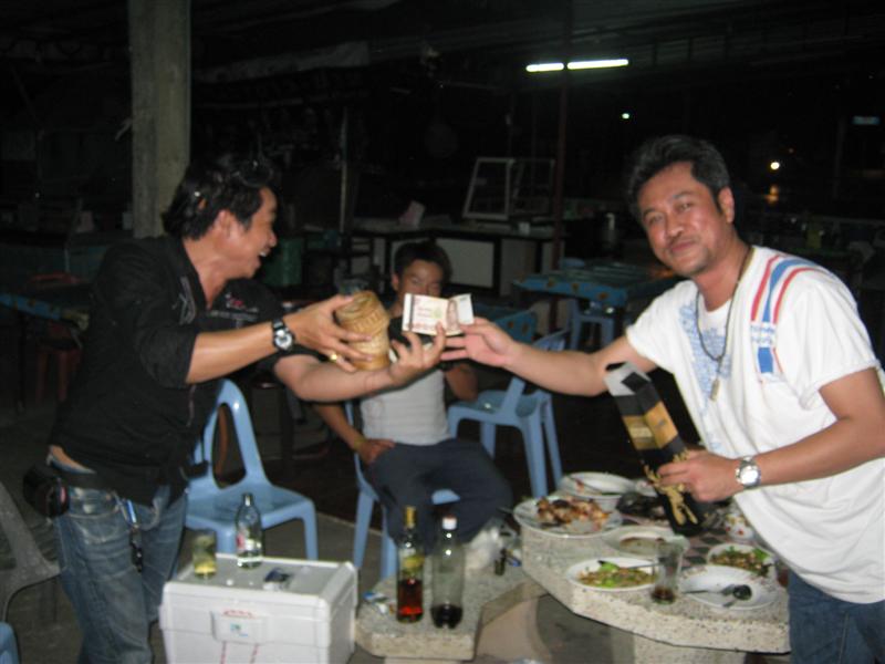 เรียบร้อยไปแระ200   ข้างกล่องติดไว้120   :laughing: :laughing: