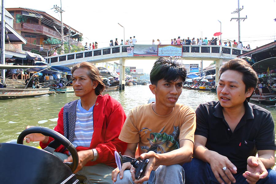 ไหนว่าทำเรือไว้ตกปลา....ดันพามาชมตลาด :laughing: :laughing: :laughing: :laughing: