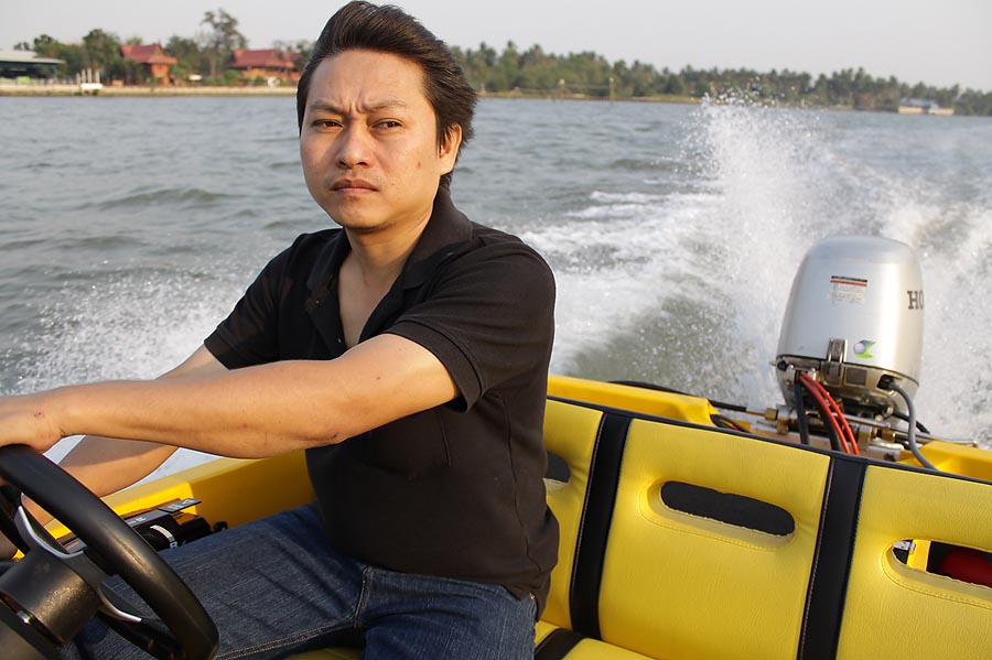 ทำไมน้ำไม่ค่อยเรียบเหมือนตอนมานะ..... :ohh: :ohh: :ohh: :ohh: