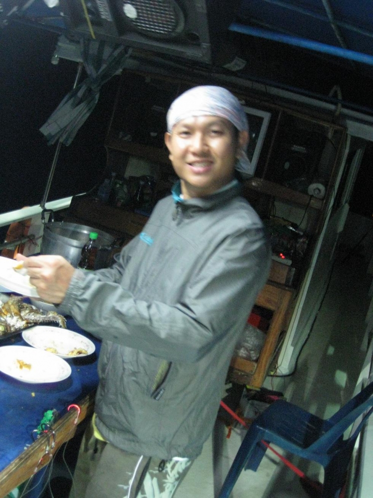 ปิยะ....หาของกินซ๊ะแล้ว...
 :umh: :umh: