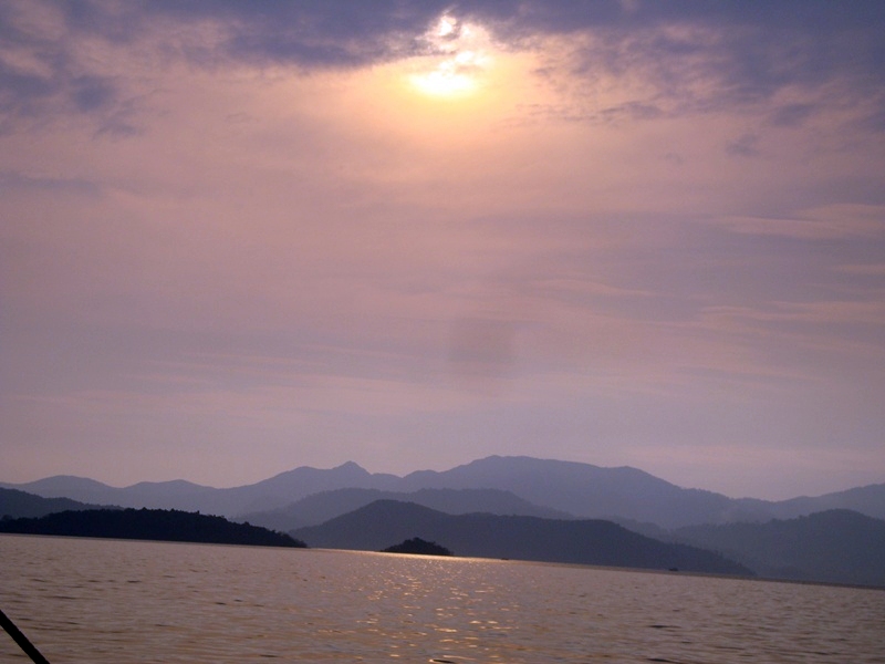 [q]ขอเกาะเรือไปด้วยคนจ้า[/q]
สวัสดีค่ะ..น้าเสริฐ ลงมานั่งด้วยกันเลยยย...ขอบคุณที่ติดตามชมค่ะ  :rose