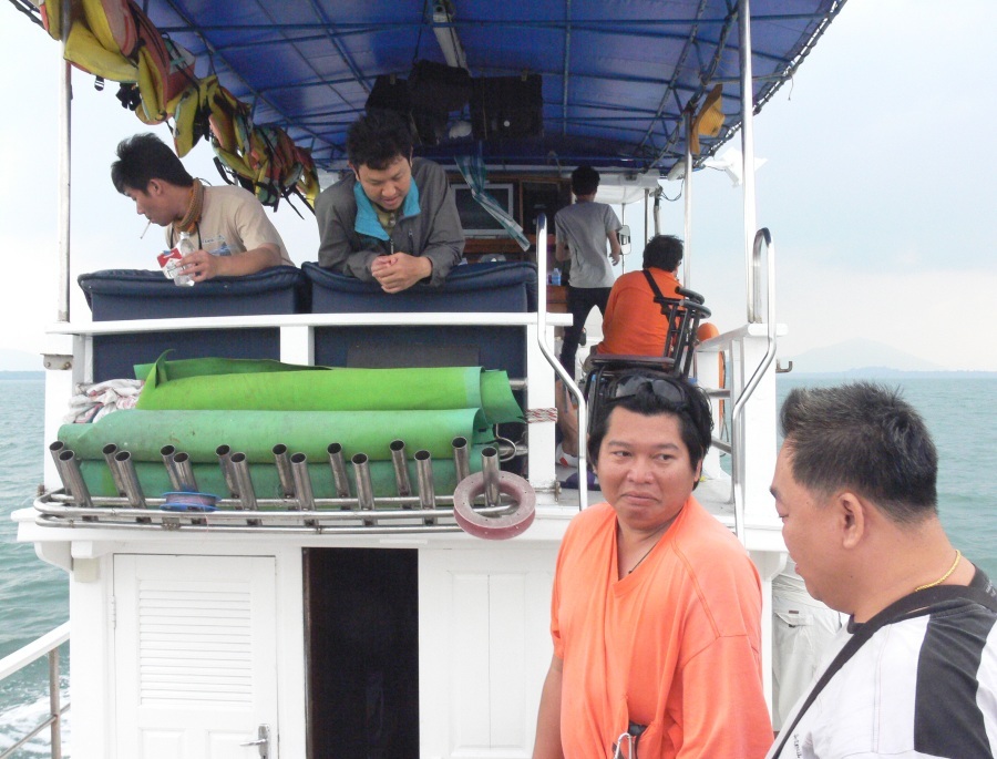 ผมก็กำลัง ปรึกษากะน้ากบเหมือนกัน.... ว่าจะมีลังใส่ปลาพอหรือเป่า :laughing: :laughing: