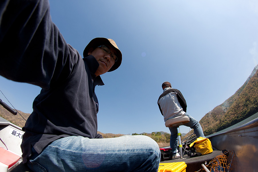 ทริปนี้ น้าติ๊กทำหน้าที่เดินไกด์หัวเรือ 
ส่วนผมสนุกกับ Fisheye ครับ  :grin:
