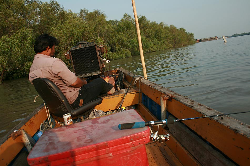 น้ายันไต๋เรือของเราวันนี้ จอดหมายปุปลงเหยื่อทันที แต่ดูจะแฮงค์กับเมื่อคืนนิดหน่อย :laughing: