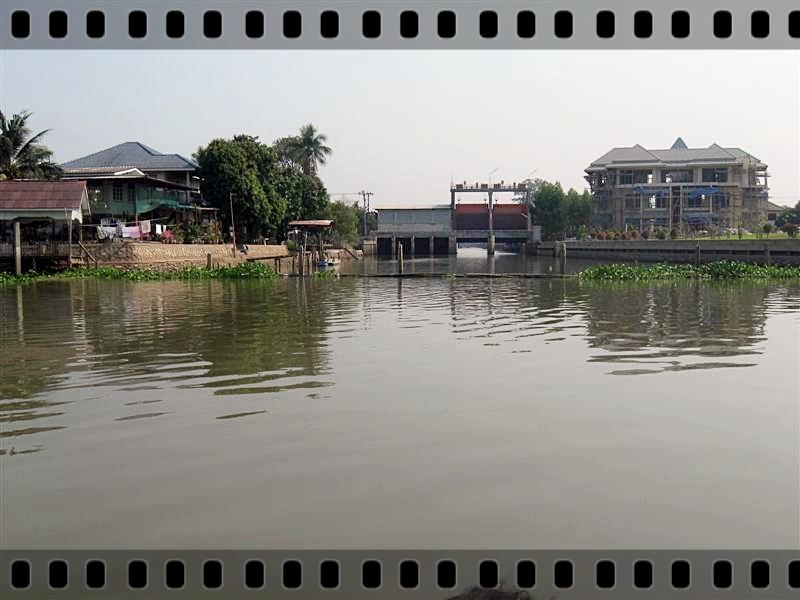  [b]ที่กำลังก่อสร้างก็เร่งไม้เร่งมือ