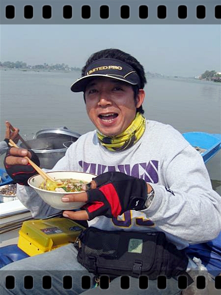  [b]เย้..เตี๋ยวเรือต้องกินบนเรือตามสูตร..55..น้าหนุ่ยหมดไปอีกสอง....ซีดดดด[/b] 

:flag: :flag: :fl
