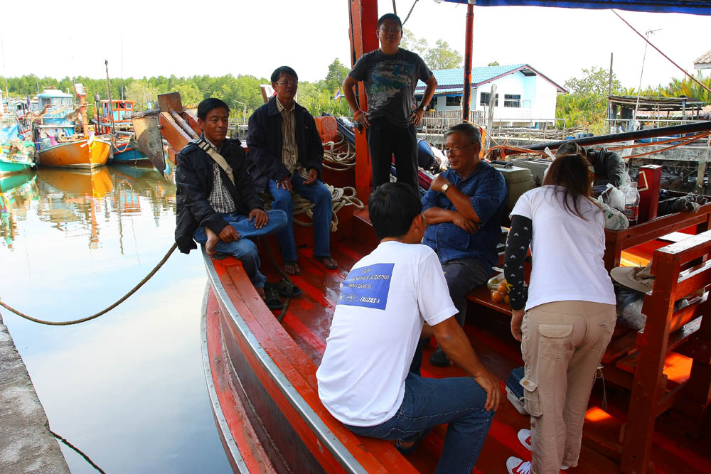 ไป๊........ลงเรือกัน...........






ไสหัวไป.................................หันตรูดมา......