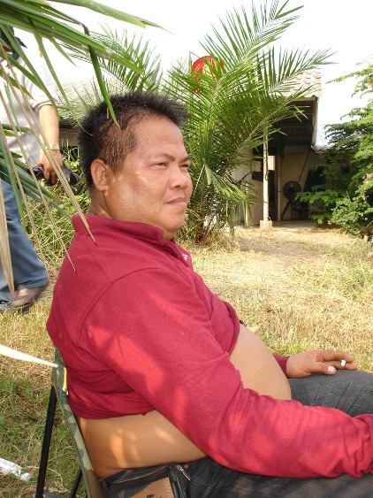 น้าอ้วน ทีมงานบูรพาหลิว โชว์กล้ามพ